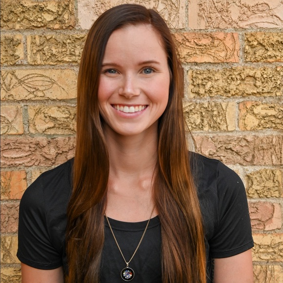 Meet your Posher, Marykate - Picture 2 of 14